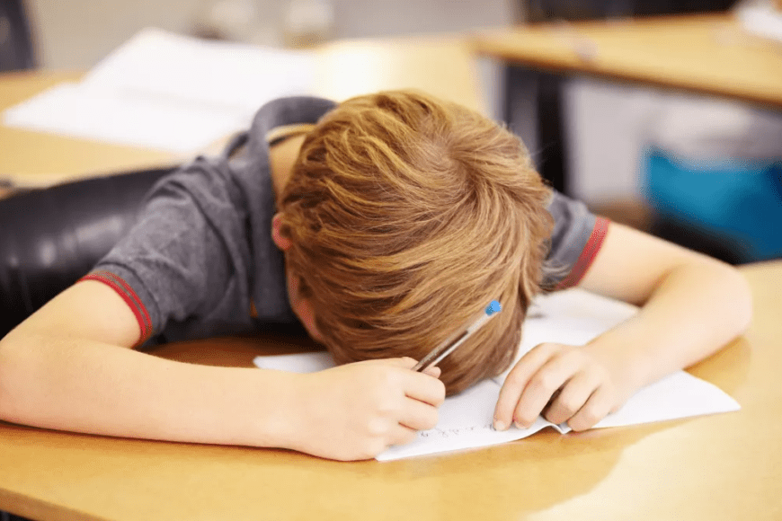 Signes de Stress à Surveiller chez l’Enfant